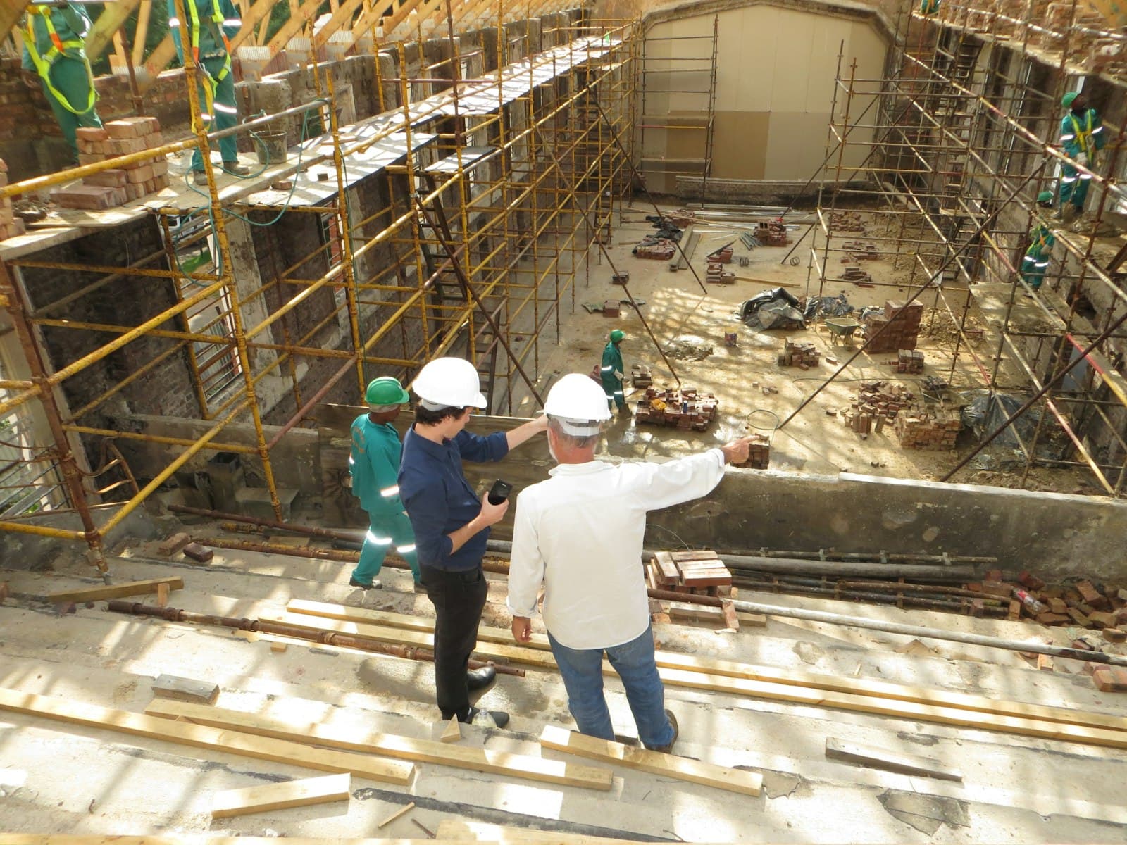 Begehung einer Baustelle mit dem Sachverständigen