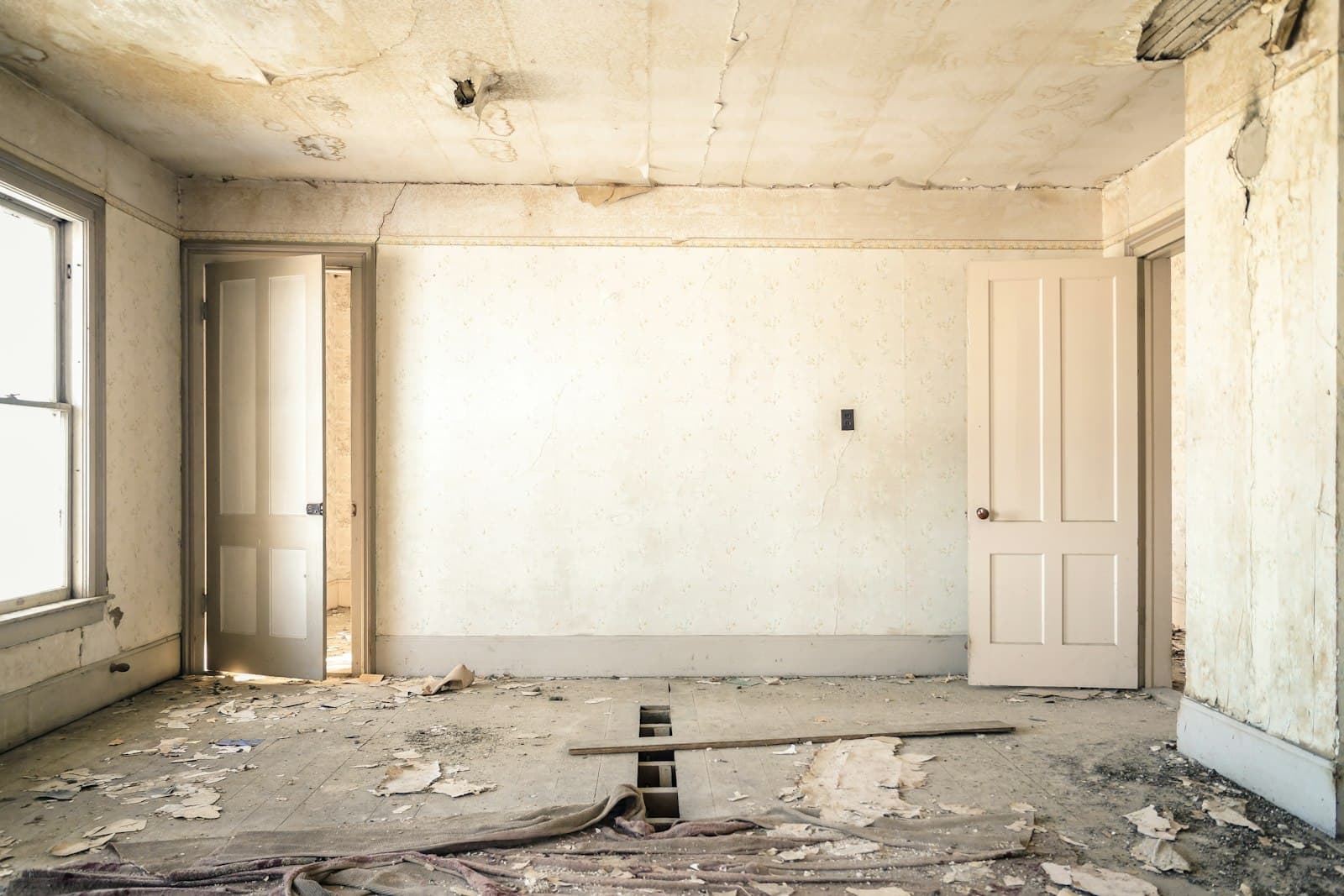 Raum mit Feuchteschaden an der Wand